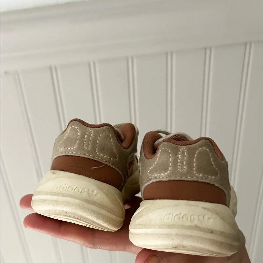adidas Originals Ofelia Toddler Size 5 Adiprene Cushion Beige Brown Sneakers